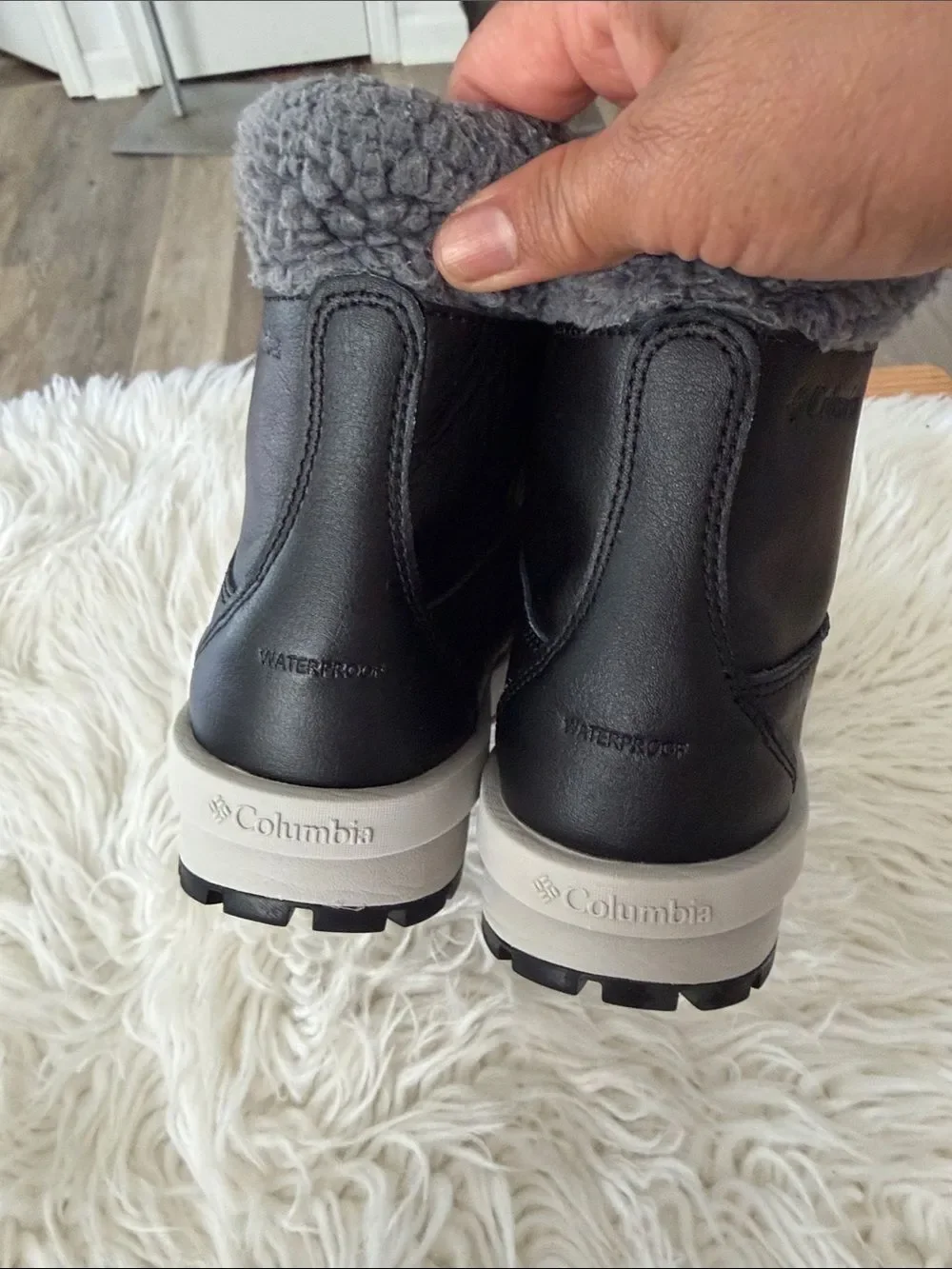 Columbia Kids Black Faux-Fur Lined Snow Boots Size 6